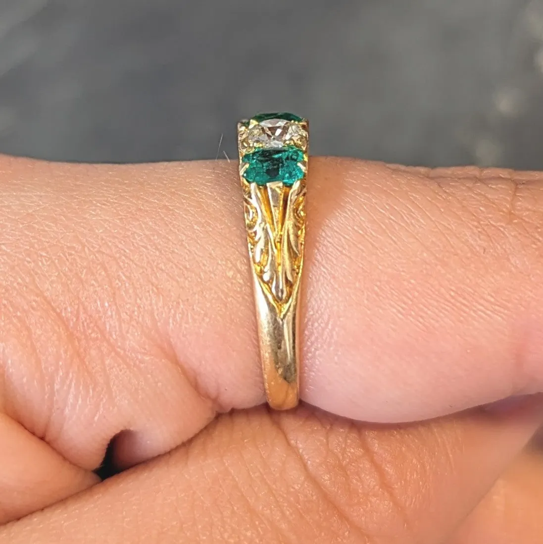 Victorian Emerald Diamond 18 Karat Yellow Gold Scrolling Five Stone Antique Band Ring